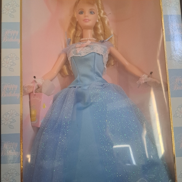 Birthday Wishes Barbie, 2001 - Picture 5 of 7